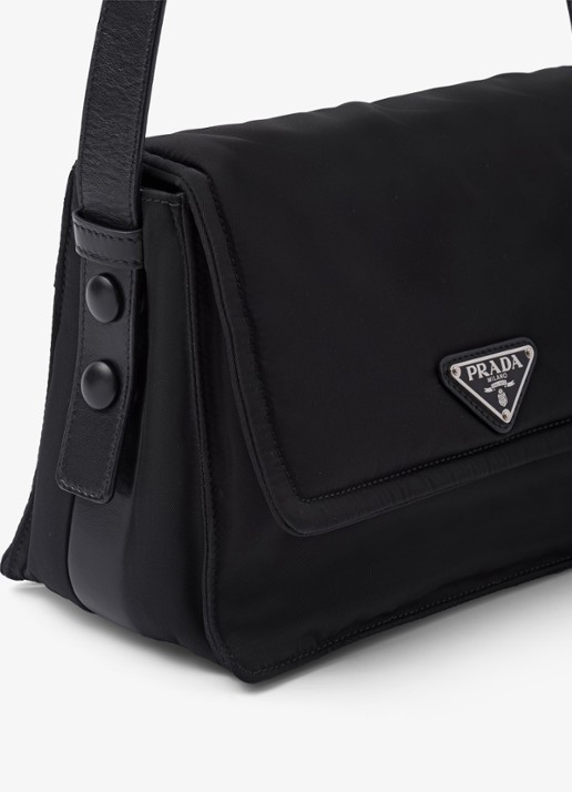 Prada Traveller Re-Nylon Small gewatteerde schoudertas met leren details - detail 5 zwart