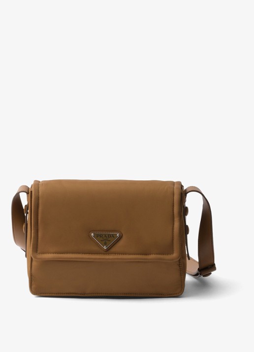 Prada Traveller Re-Nylon Small gewatteerde schoudertas met leren details