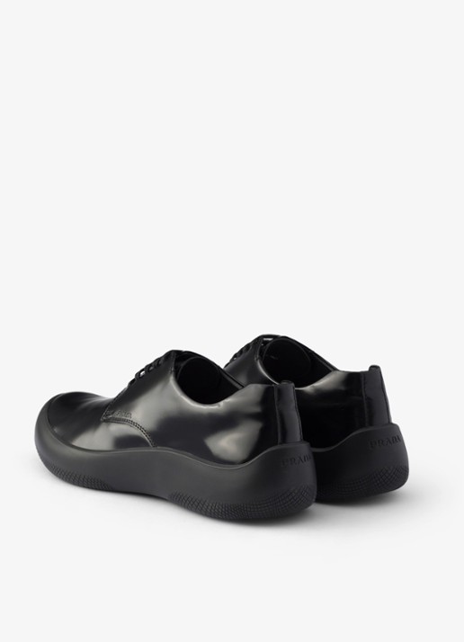Prada Veterschoen van leer met glanzende finish - achterkant 7 zwart