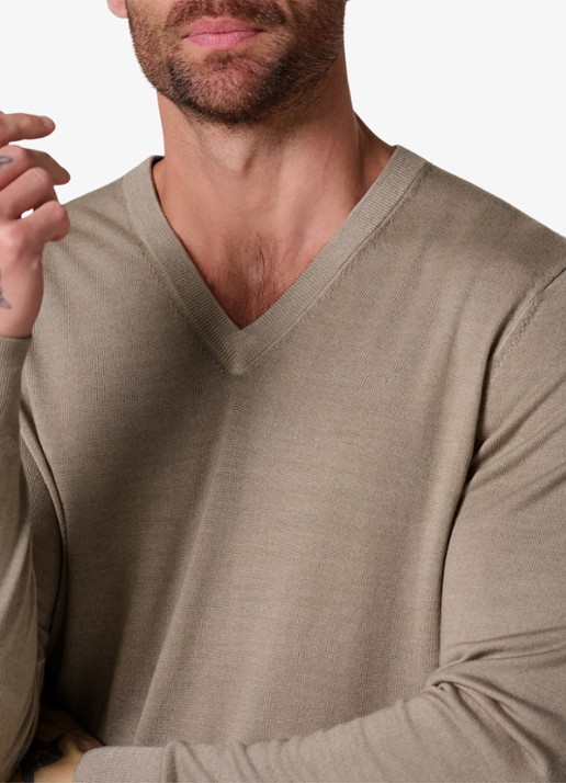 Profuomo Fijngebreide trui van merinowol met V-hals - detail 6 beige