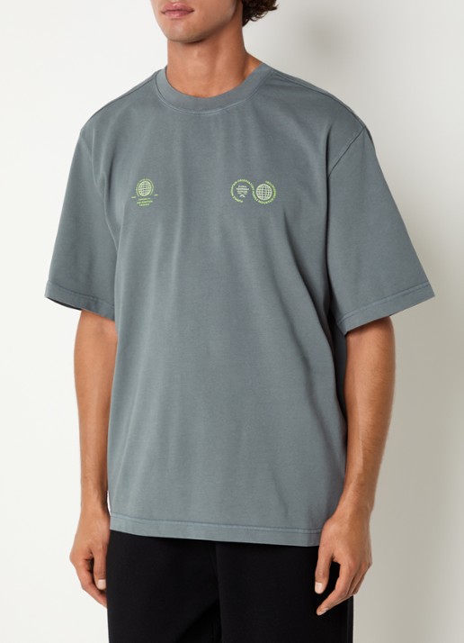 Purple Mountain Observatory Globe T-shirt met logo- en backprint - achterkant 2 blauwgrijs