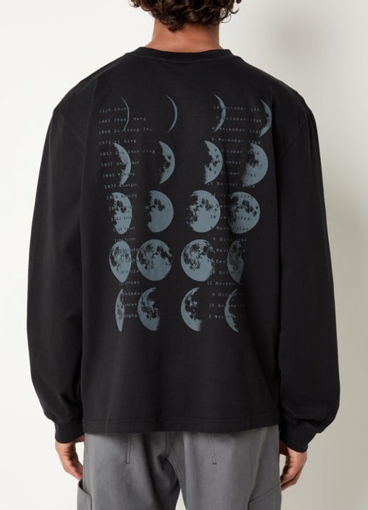 Purple Mountain Observatory Moons longsleeve met logo- en backprint - detail zwart