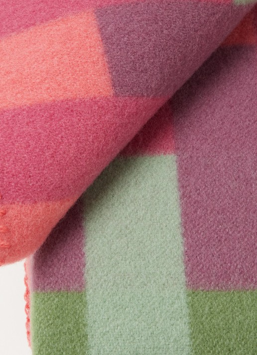Røros Tweed Asmund Bold plaid 135 x 200 cm - detail roze