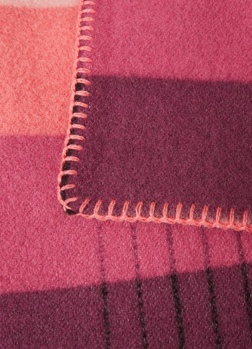 Røros Tweed Asmund plaid van wol 135 x 200 cm - detail 3 donkerroze