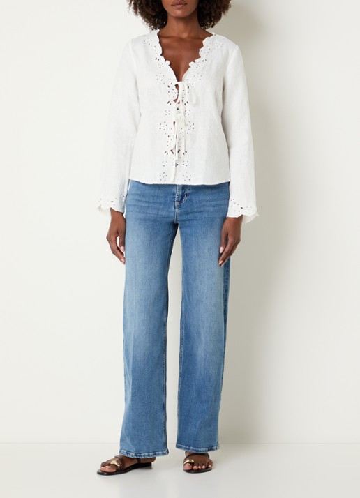 Rails Fleur blouse met broderie en V-hals - voorkant 4 gebroken wit
