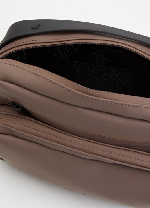 Rains Cargo Box schoudertas met afneembare schouderriem - detail 3 lichtbruin
