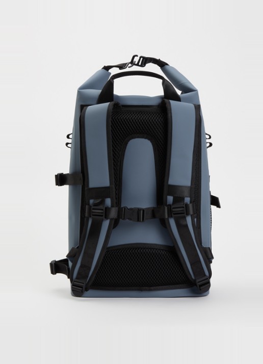 Rains Deepwater Rolltop Large Rugzak met waterafstotende coasting - achterkant 2 staalblauw