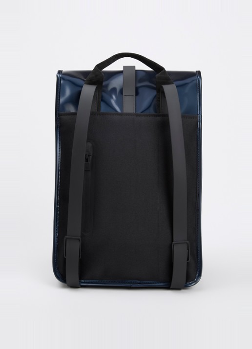 Rains Mini W3 rugzak met 15 inch laptopvak en waterafstotende coating - achterkant 3 donkerblauw