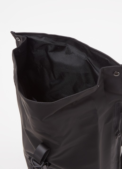 Rains Rolltop rugzak met 16 inch laptopvak - detail zwart