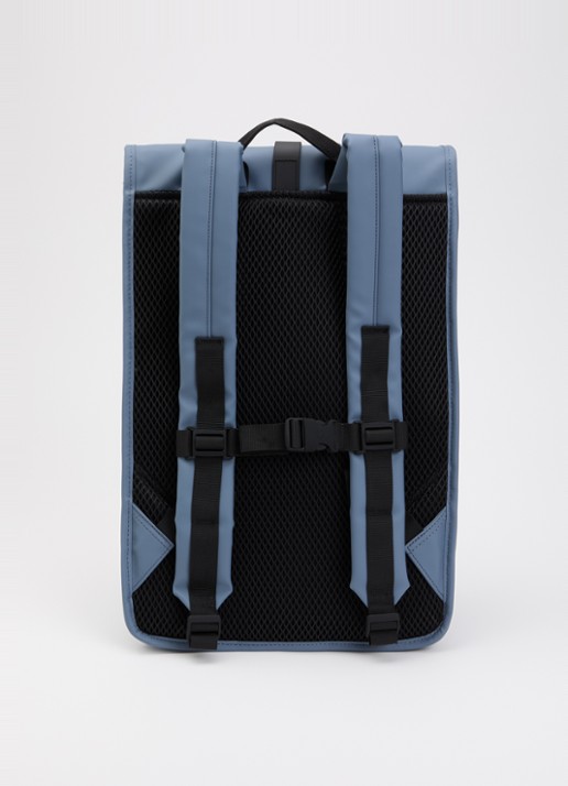 Rains Rolltop rugzak met waterafstotende coating - achterkant 2 staalblauw