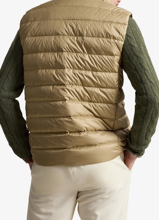 Ralph Lauren Colden opvouwbare bodywarmer met donsvulling en waterafstotende coating - achterkant rl khaki / khaki