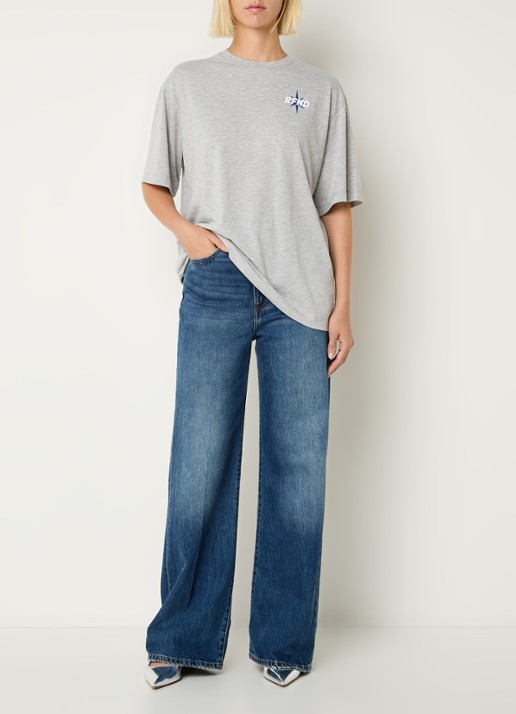 Refined Department Maggy oversized T-shirt met logo- en backprint - voorkant 3 grijsmele