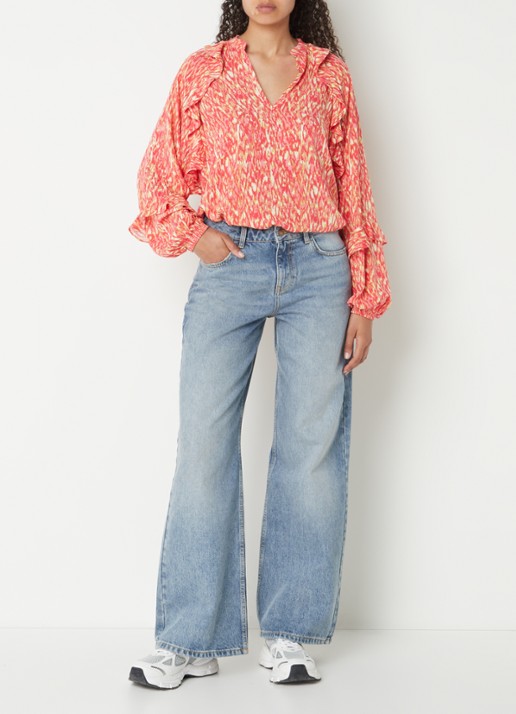 Refined Department Roma blouse met V-hals en ruches  - voorkant 4 koraalroze