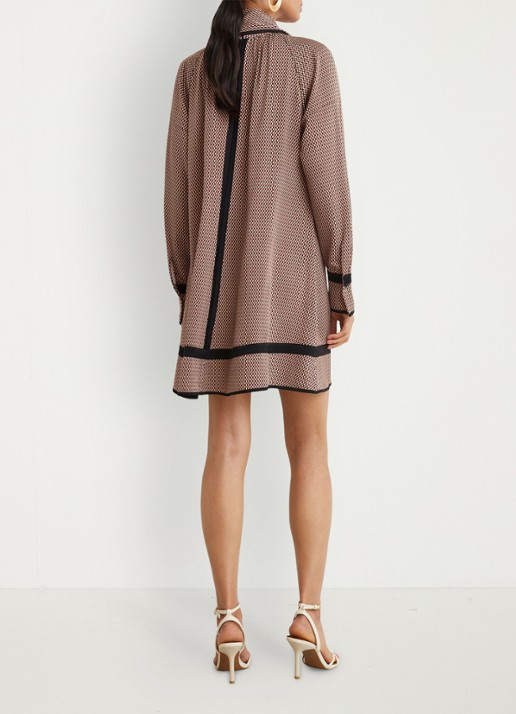 Reiss Alwen mini jurk met print en sjaalkraag - achterkant 7 rood