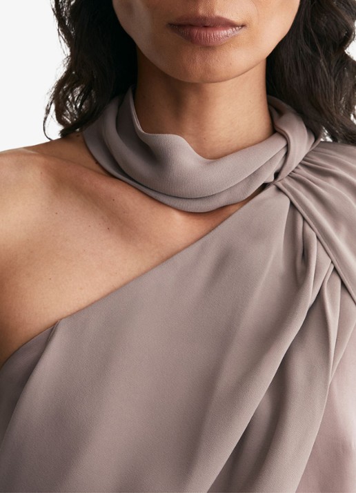 Reiss Carrie one shoulder wide fit jumpsuit met cape - detail 3 donkerbeige