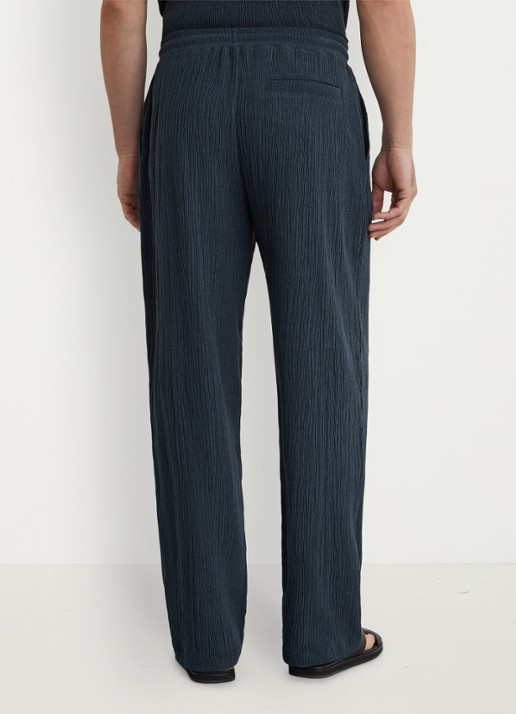 Reiss Carver regular fit pantalon met structuur - achterkant airforce blue / blauw