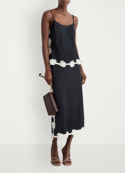Reiss Doa top van satijn met bloemborduring - voorkant 2 donkerblauw