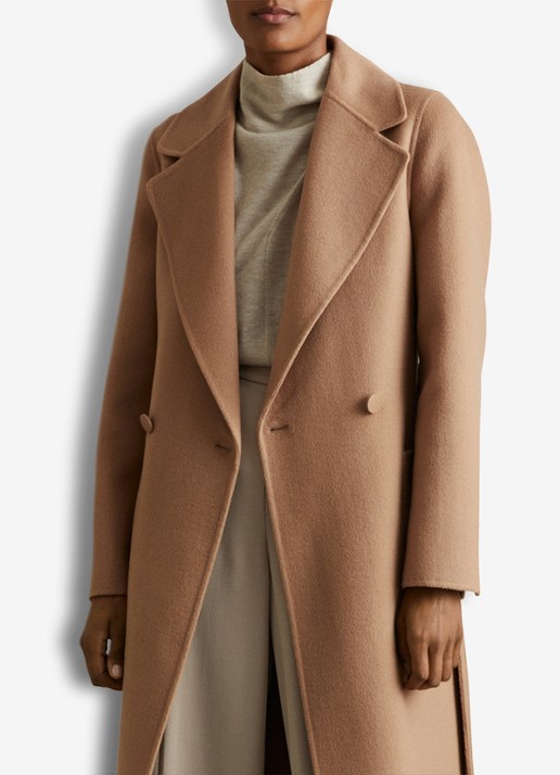 Reiss Lucia double-breasted mantel in wolblend met strikceintuur - voorkant 2 camel
