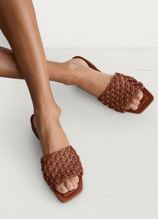 Reiss Mabel slipper met opengewerkt dessin - voorkant 5 tan / beige