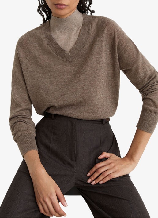 Reiss PARIS Ultra-Soft Merino Wool V-Neck Jumper - detail 2 zand