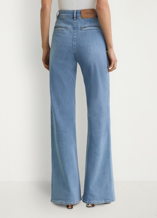 Reiss PETITE CLAUDE Pintuck-Detail Flared Jeans - achterkant lichtblauw