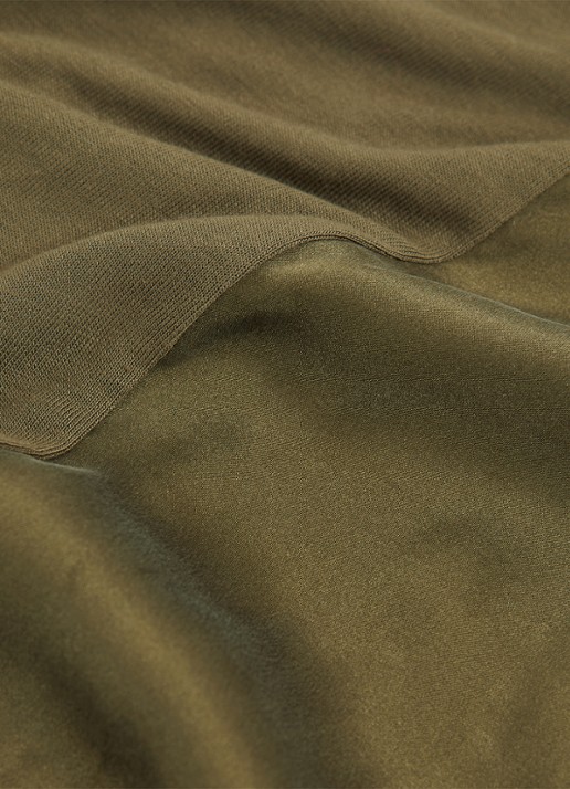 Reiss Ruby top van zijde - detail 4 legergroen