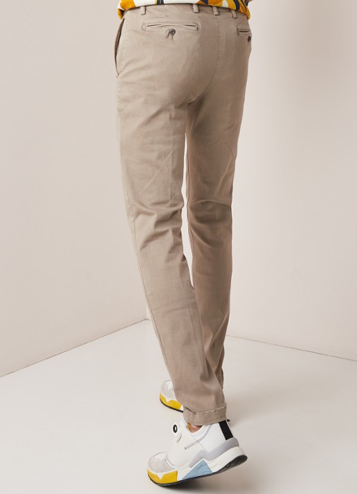 Replay Zeumar Hyperflex slim fit chino met stretch  - achterkant zand