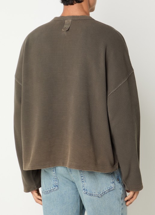 Represent Henley sweater met borstzak en verwassen afwerking - achterkant 2 zand