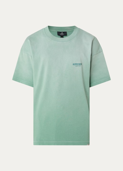 Represent Owners Club T-shirt met logo- en backprint - voorkant 3 lichtgroen