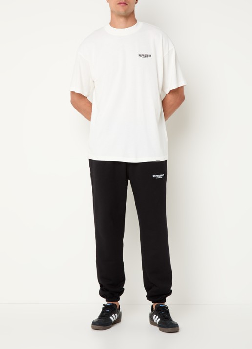 Represent Owners Club tapered fit joggingbroek met logo en steekzakken - voorkant 2 zwart