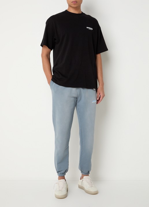 Represent Patron Of The Club tapered fit joggingbroek met verwassen afwerking en steekzakken - voorkant 2 staalblauw