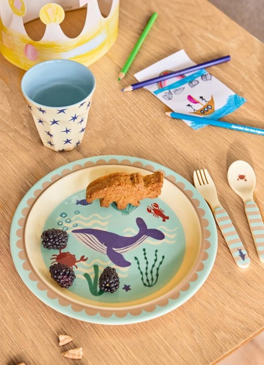 Rice Kinderbord 22 cm  - voorkant 2 lichtblauw