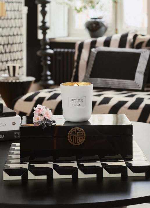 Rituals Gratitude Scented Candle - geurkaars 360 gram - detail 5 undefined