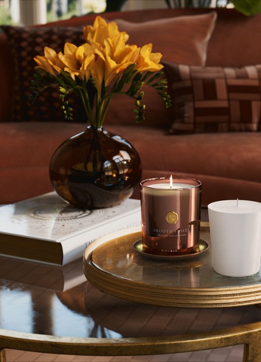Rituals Smooth Violet Refill Scented Candle - navulling geurkaars 360 gram - detail 4 beige