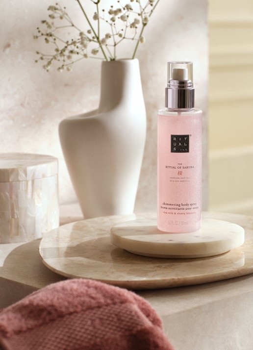 Rituals The Ritual of Sakura Shimmering Body Spray 150 ml - detail 2 beige