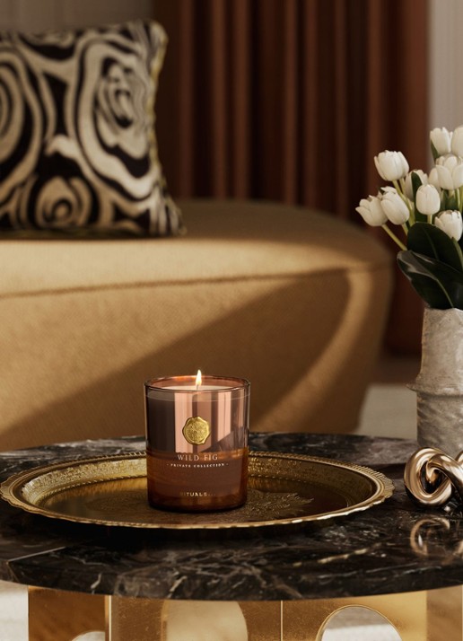 Rituals Wild Fig Scented Candle - geurkaars 360 gram - detail 2 beige