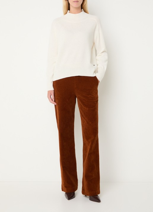 River Woods Fijngebreide pullover van wol met opstaande kraag - voorkant 3 creme