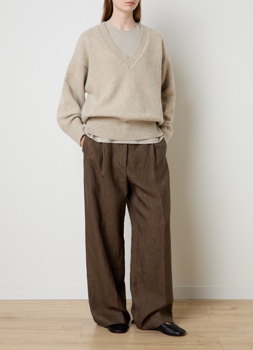 Róhe Classic grofgebreide oversized pullover in kasjmierblend met V-hals - voorkant 4 khaki