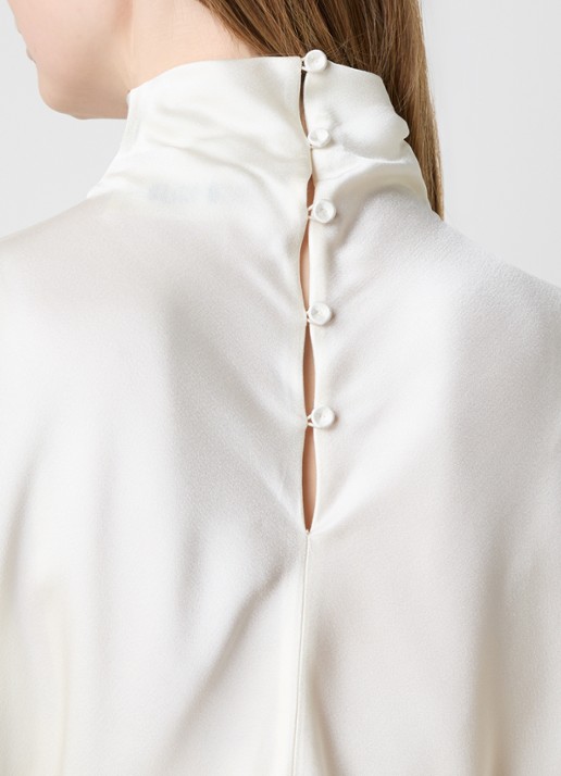 Róhe Tuniek van satijn met opstaande kraag - detail 2 gebroken wit