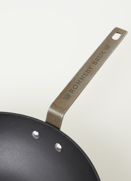 Ronneby Bruk Ultra Light Professional wokpan Ø32 cm - detail zwart