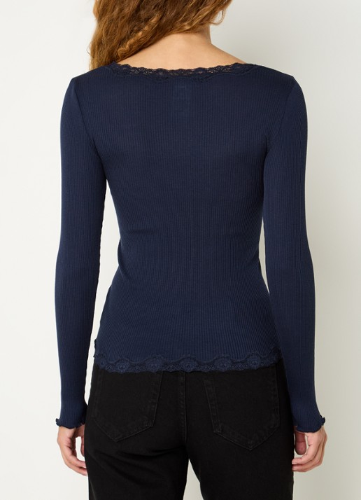 Rosemunde Babette ribgebreid vest in zijdeblend met details van kant - achterkant donkerblauw