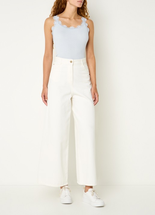 Rosemunde Babette tanktop in zijdeblend met kant - voorkant 2 lichtblauw
