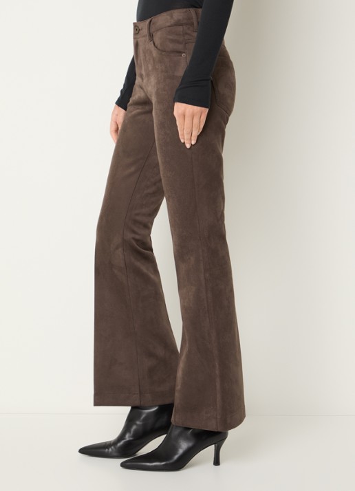 Rosner Studio Antonia mid waist flared fit broek van imitatiesuède - detail 5 chocoladebruin