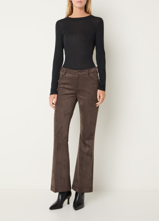 Rosner Studio Antonia mid waist flared fit broek van imitatiesuède - voorkant 2 chocoladebruin