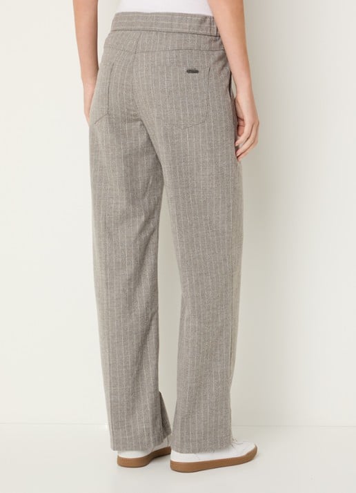 Rosner Studio Mara high waist bootcut fit pantalon in wolblend met streepprint - achterkant 2 taupe