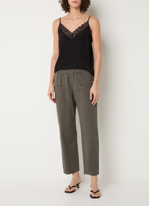 Rosner Studio Mara mid waist straight fit broek met opgestikte zakken - voorkant 3 bronsgroen