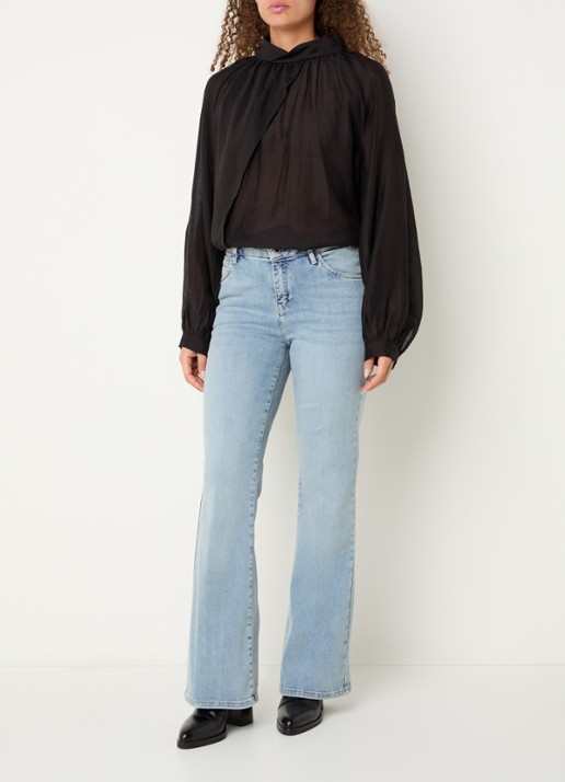 Rosner Studio Rosner mid waist flared jeans met lichte wassing - voorkant 2 lichtblauw