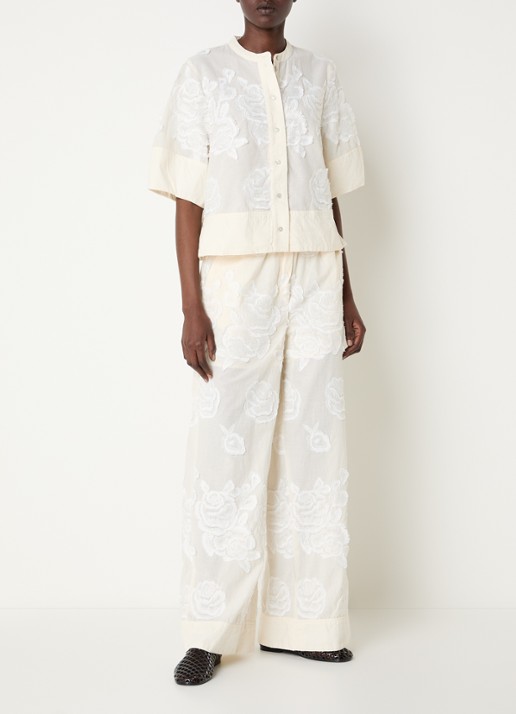 ROUGE EDIT Rouzella blouse met bloemborduring - voorkant 3 creme
