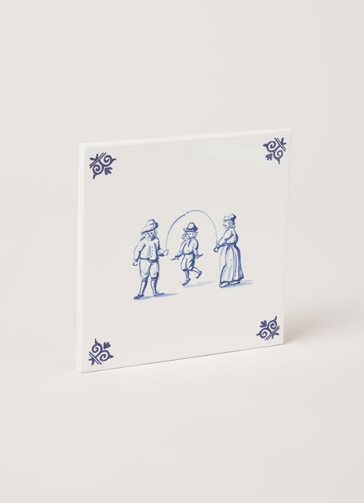 Royal Delft Touwtje Springen tegel 13 x 13 cm - voorkant 2 wit
