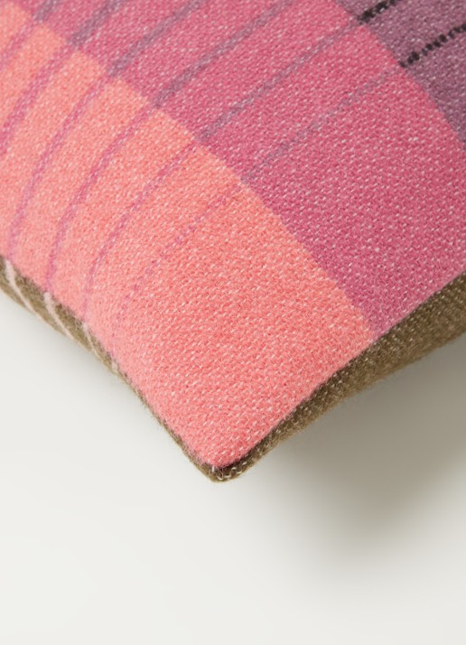 Røros Tweed Asmund Gradient sierkussen 50 x 50 cm - detail roze
